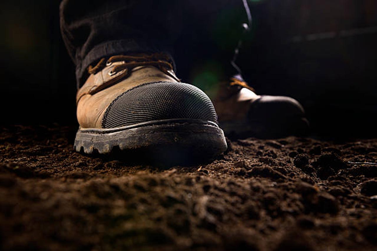 What Are The Benefits Of Using Steel Toe Work Boots? - Ever Boots  Corporation