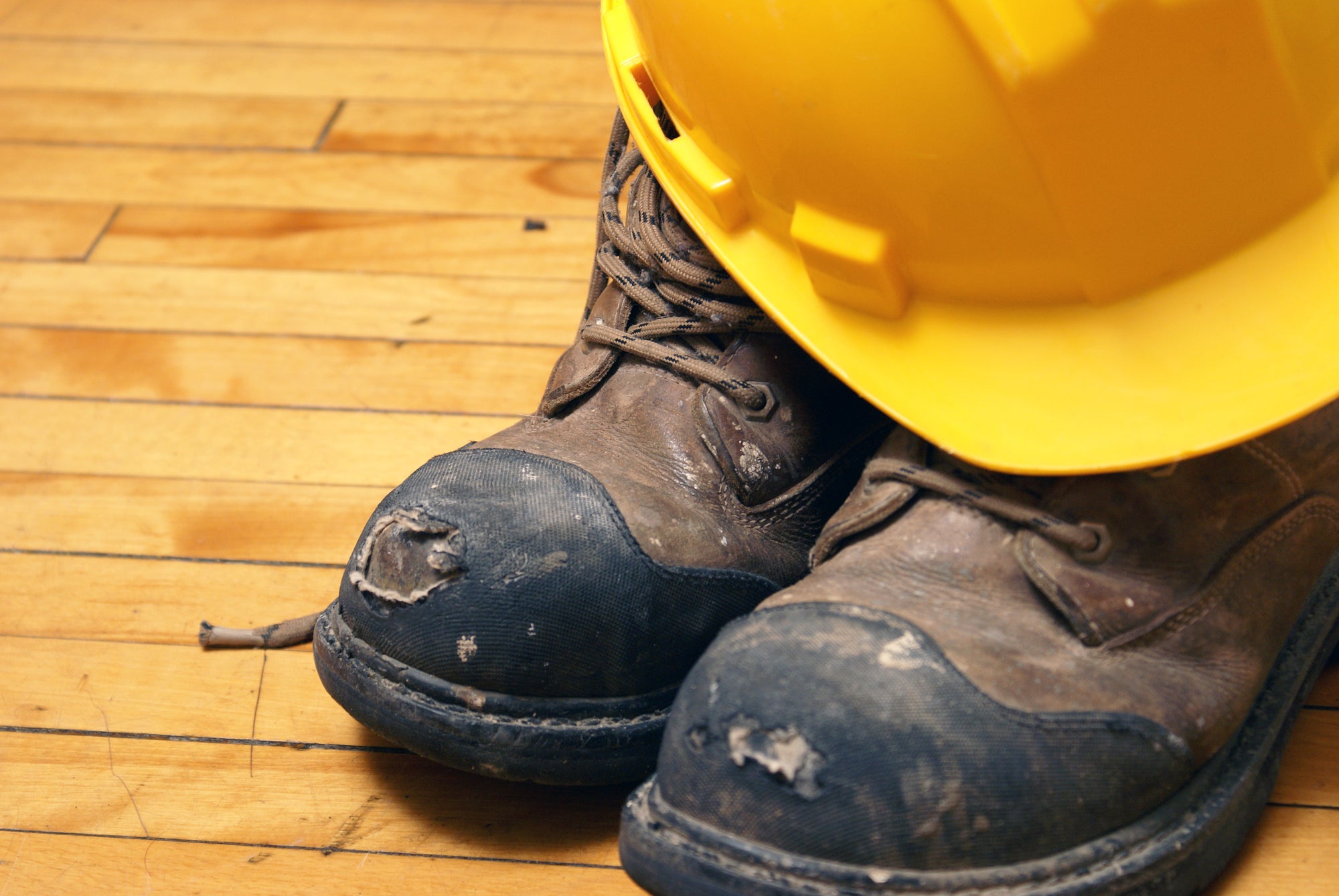 How to Care For Steel Toe Boots In the Winter