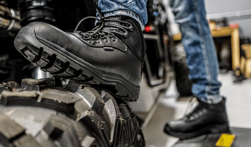 Best Work Boots to Wear in the Snow – EVER BOOTS CORPORATION